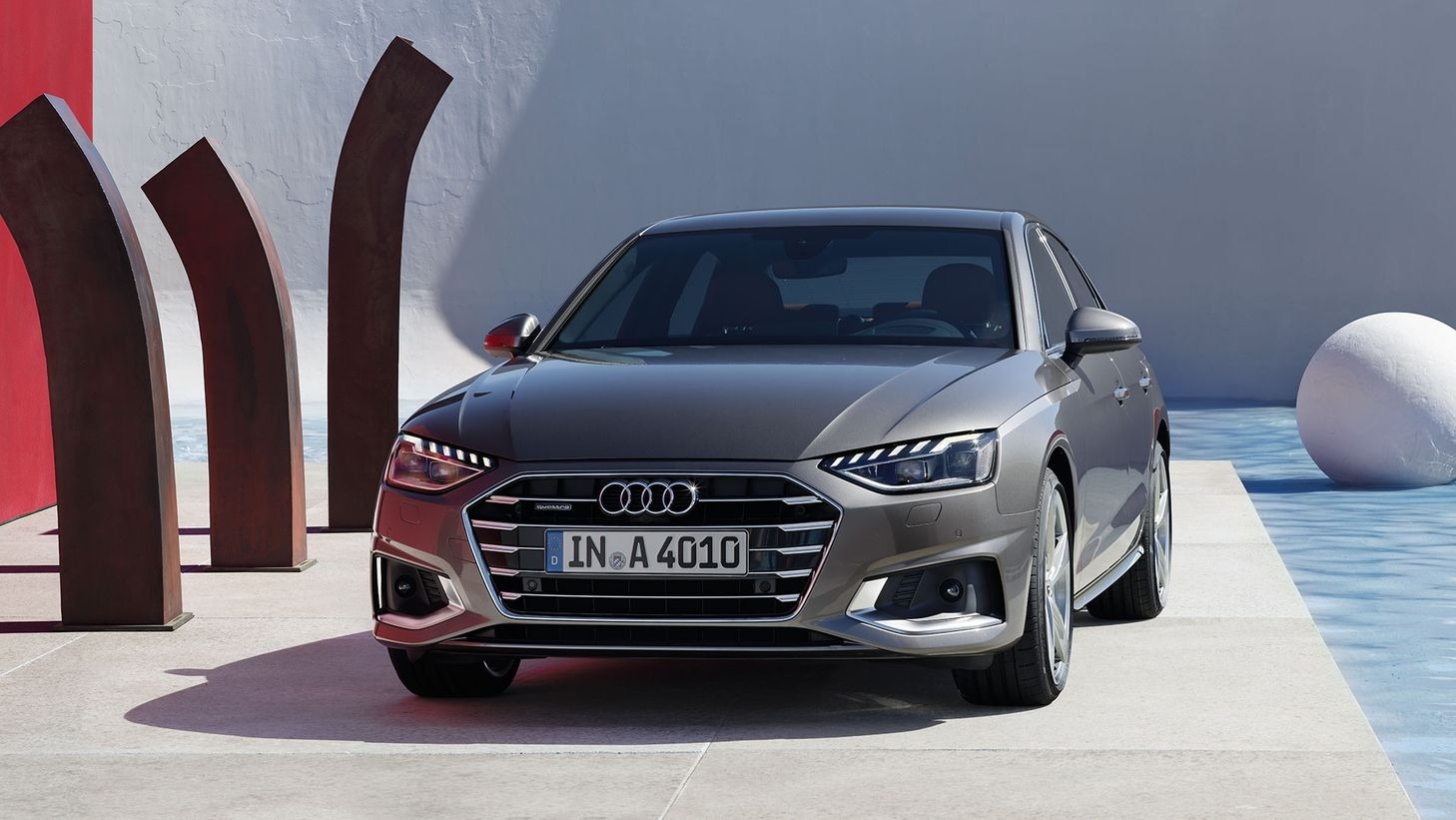Audi A4 Advanced có lưới tản nhiệt 5 thanh nan sang trọng hiện đại