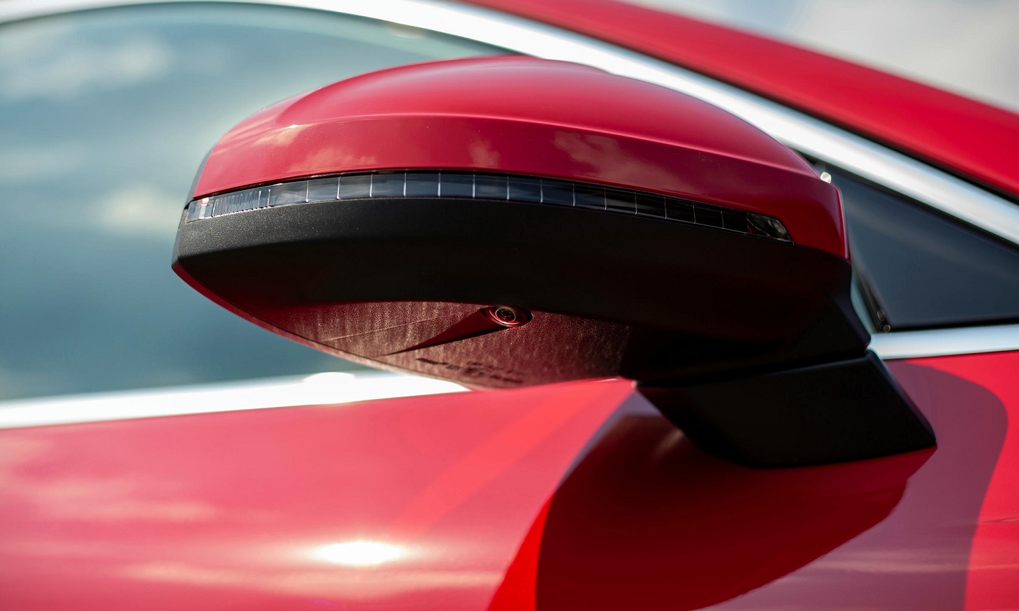 Gương chiếu hậu Audi A4  tách rời cột A, trang bị đầy đủ tính năng