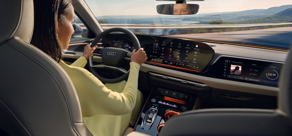 Màn hình MMI toàn cảnh