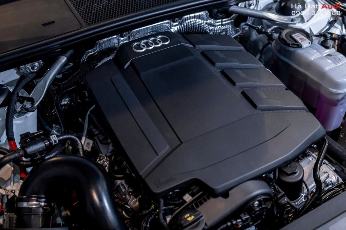 Cung cấp sức mạnh cho chiếc sedan cỡ trung nhà Audi là khối động cơ 2.0L TFSI 4 xi lanh thẳng hàng