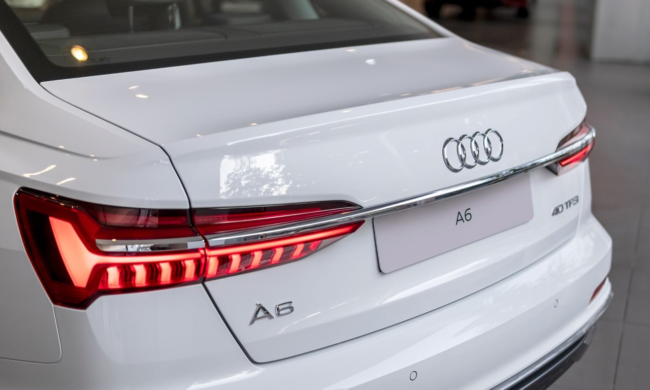 Đèn sau xe Audi A6 