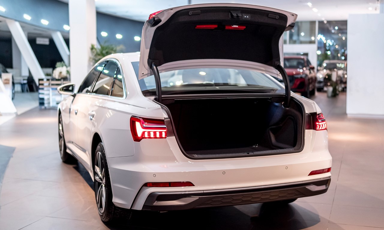 Cốp xe Audi A6 rộng rãi