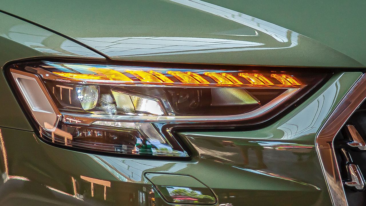 Đèn pha LED Matrix là trang bị tiêu chuẩn trên Audi A8 2023 như một biểu tượng nghệ thuật trong công nghệ chiếu sáng ô tô