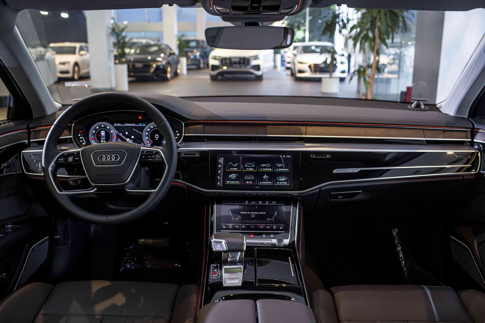 Không gian nội thất của Audi A8 2023 thời thượng và đẳng cấp với các công nghệ tối tân