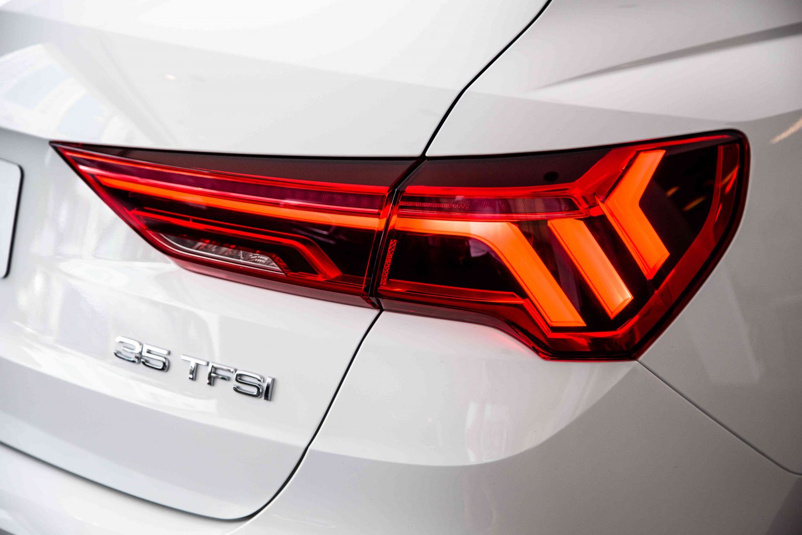 Cụm đèn hậu trên Audi Q3 2023
