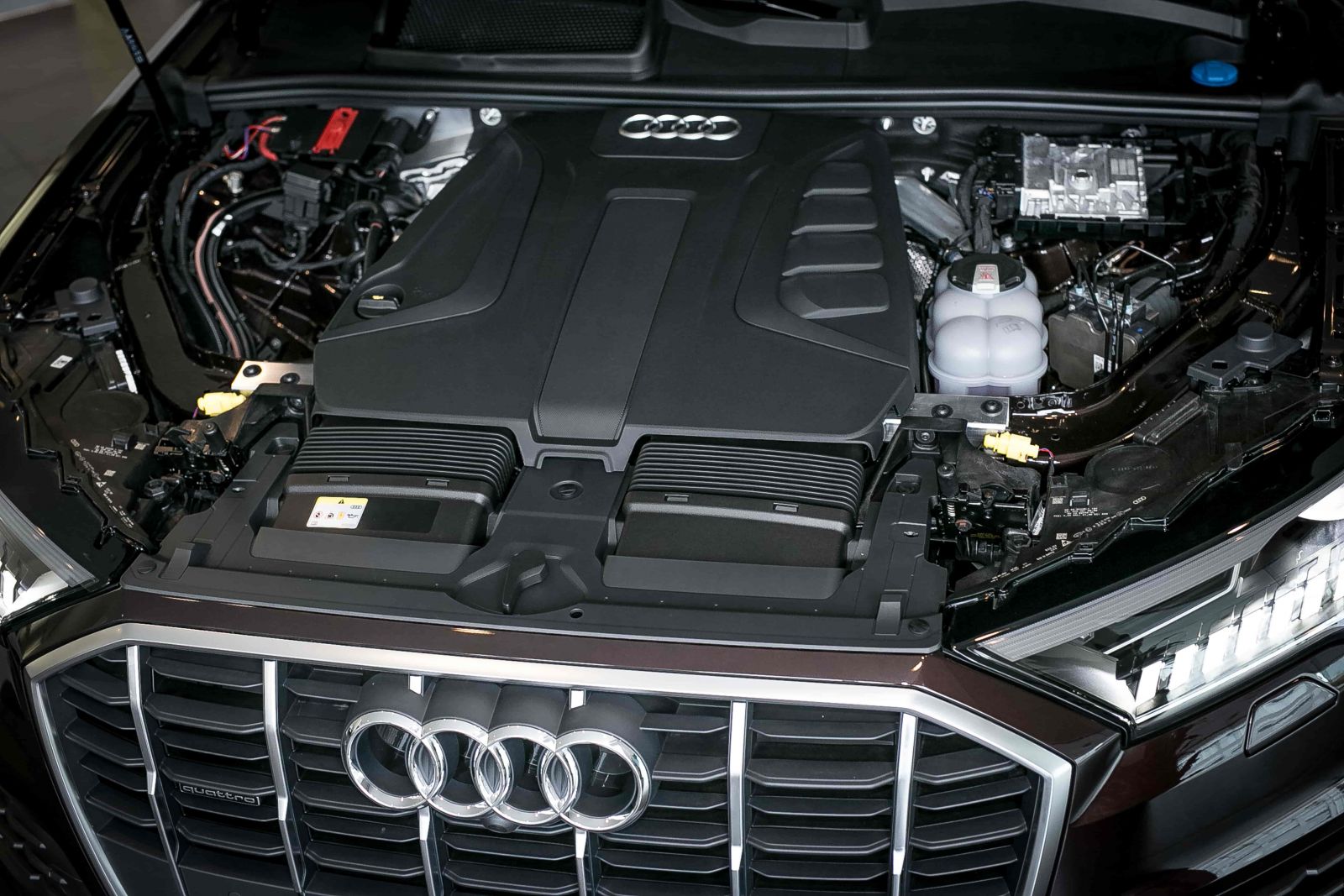Audi Q7 2023 mang “trái tim” là khối động cơ tăng áp bằng khí xả 2.0L, 4 xy-lanh thẳng hàng