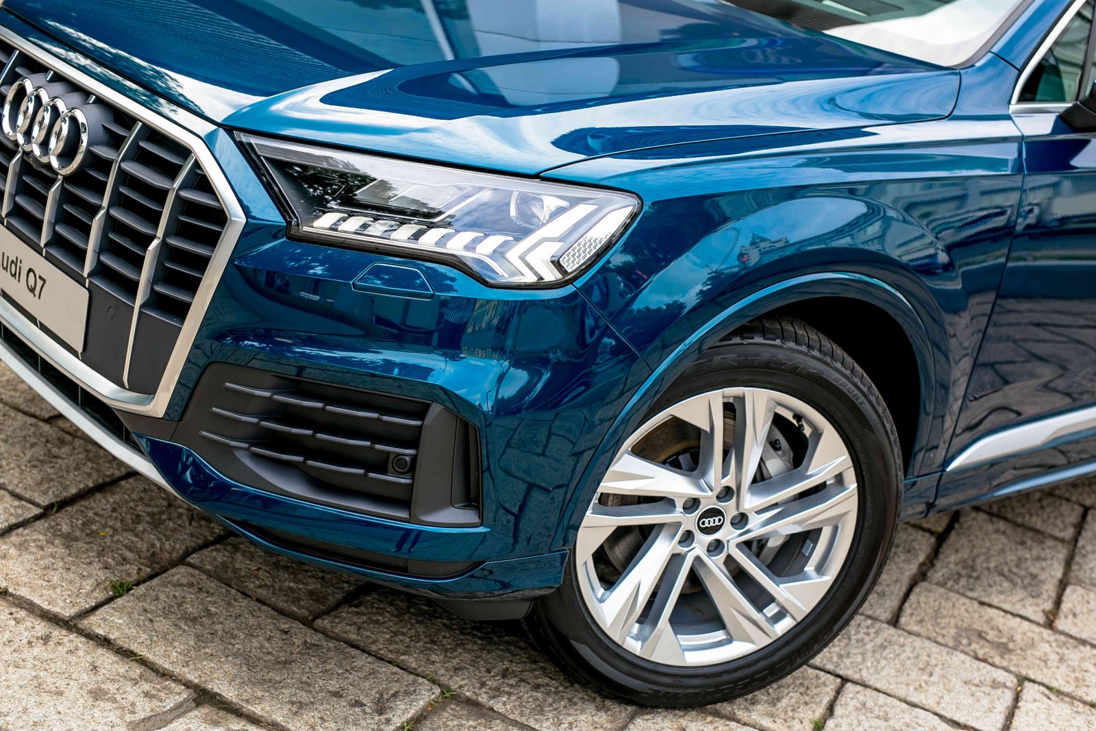 Audi Q7 2023 được trang bị công nghệ đèn pha LED Matrix với tạo hình đẹp mắt