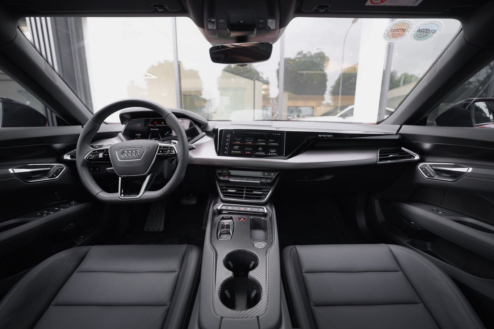 Nội thất sang trọng và thể thao trên Audi e-tron GT 2023