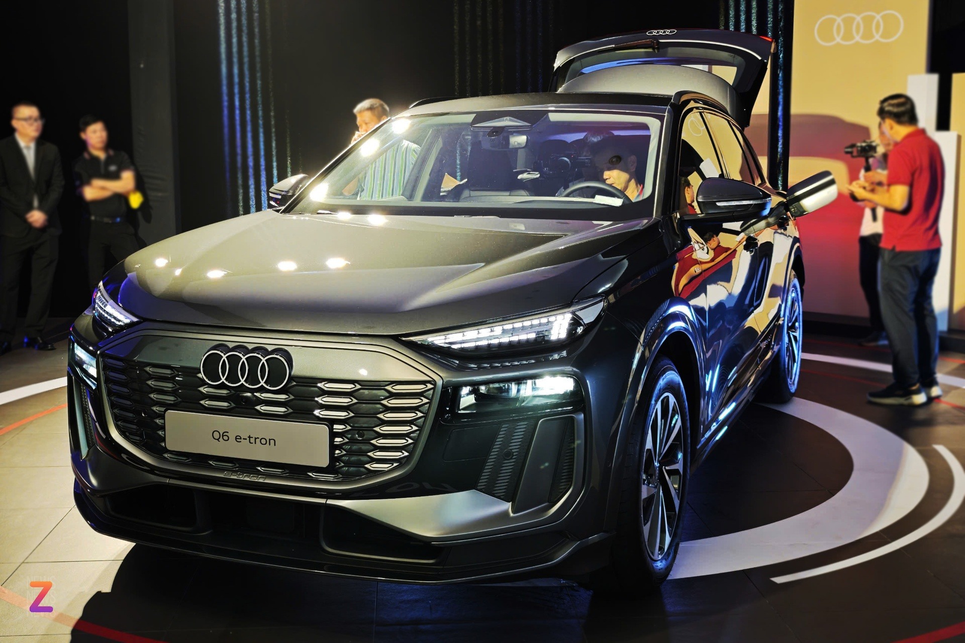 Audi Q6 e-tron anh 1