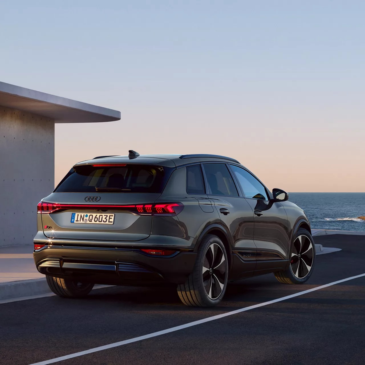 Sắc xám Magnet đầy thu hút trên Audi Q6 E-Tron