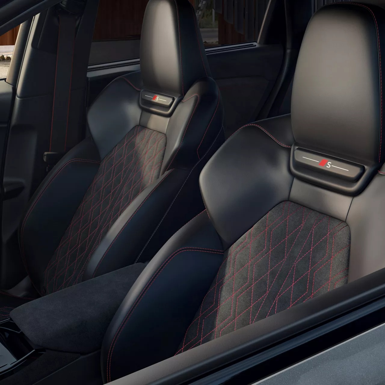 Rất nhiều bộ phận trên xe Audi Q6 e-tron, tiêu biểu như trần xe và ghế ngồi, được chế tạo từ một phần vật liệu tái chế.