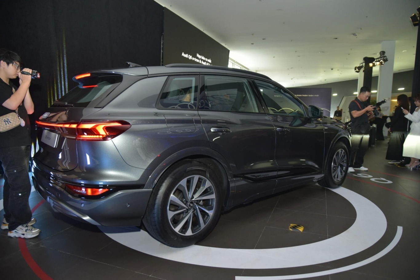 Audi Q6 e-tron 13