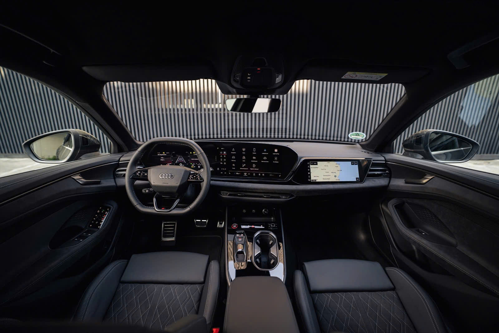 Audi A6 2026 s line all new mang đến cho người dùng một không gian tràn ngập công nghệ hiện đại và không kém phần đẳng cấp với các vật liệu chất lượng cao