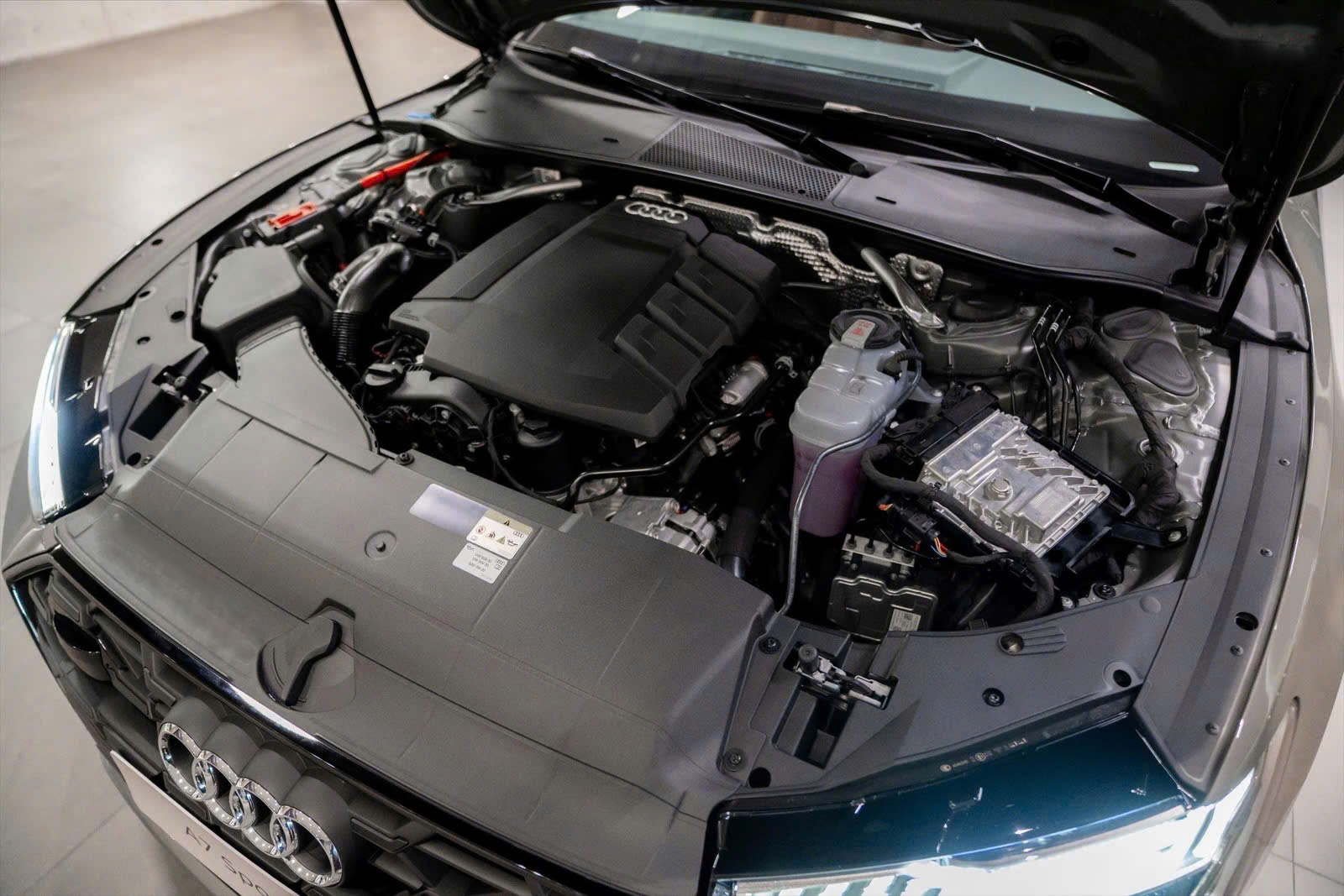 Audi A7 2025 được trang bị động cơ xăng mạnh mẽ 3.0 TFSI kết hợp động cơ Mild hybrid 48V